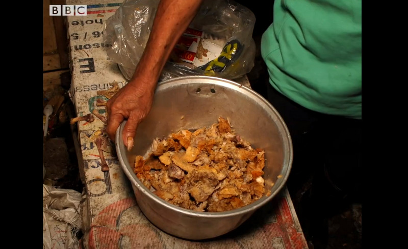 คอมเมนต์ฟิลิปปินส์และชาวโลกเกี่ยวกับการกินอาหารจากขยะที่เอามาปรุงใหม่ของคนยากจนในฟิลิปปินส์