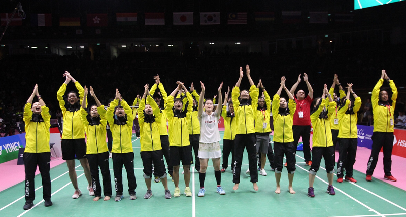 Comment แฟนแบดมินตันทั่วโลกหลังทีมไทยเอาชนะทีมจีน 3-2 ศึกอูเบอร์คัพ