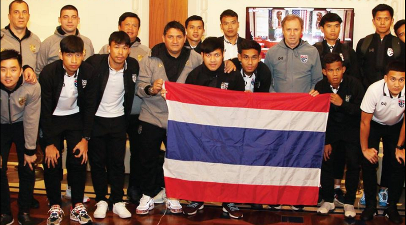 Comment แฟนบอลเอเชียหลังทีมไทยเดินทางถึงยูเออี สู้ศึกเอเชียน คัพ