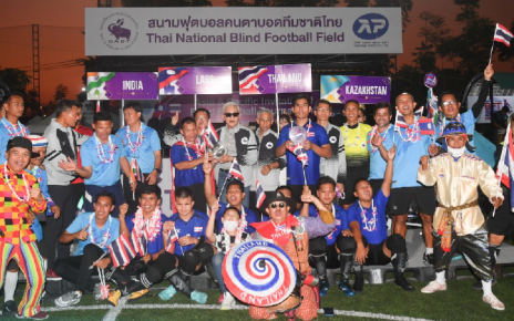 ทัพนักเตะตาบอดไทยคว้าแชมป์ 4 เส้า หลังจากดวลจุดโทษเฉือนลาวไป 3-2