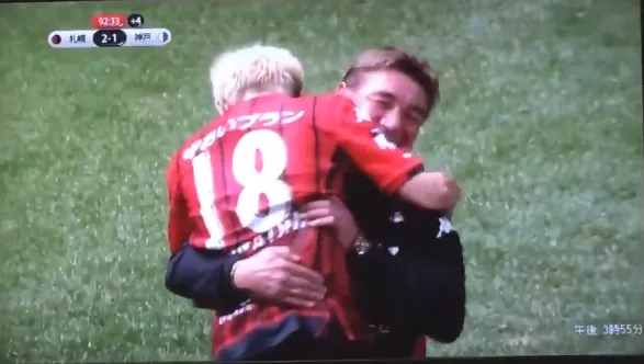 ้อ้อมกอดของโค้ชมิชาและชนาธิป