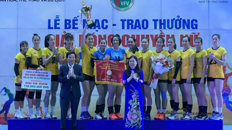 อรอุมาพาทีมเกลเล็กซิมโก ท้ายบิ่ญคว้าแชมป์บอง หลัว หว่าง คัพ 2022